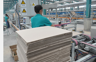 新浪家居評測團走進冠軍磁磚工廠 揭秘高品質(zhì)磁磚的制造工藝